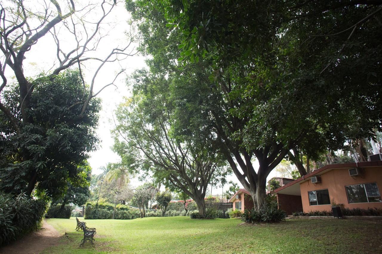 Hotel Jacarandas Cuernavaca Bagian luar foto